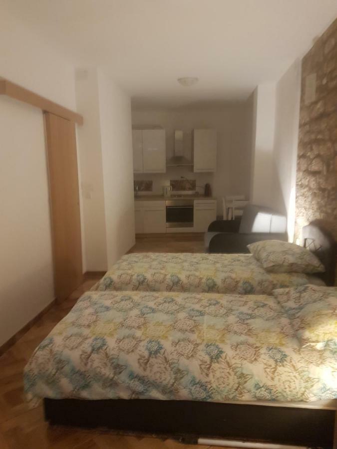 Studio Apartman Via Sibenik Exterior photo